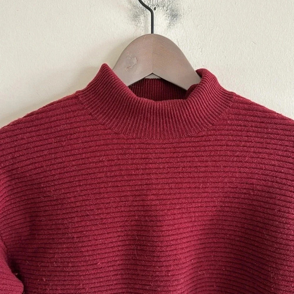 Theory burgundy ribbed mock neck wool cropped sweater size small - Picture 2 of 5